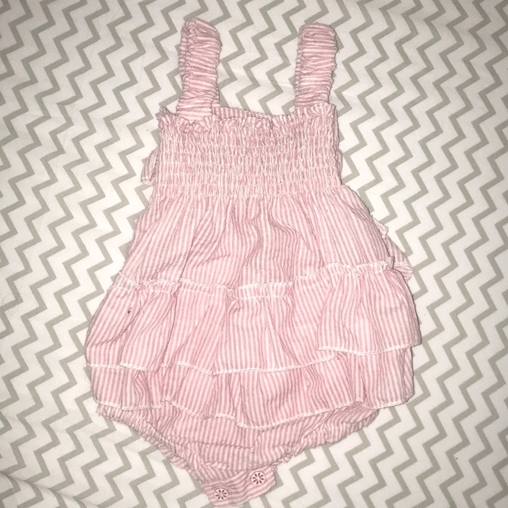 Super cute romper 6-12 months
